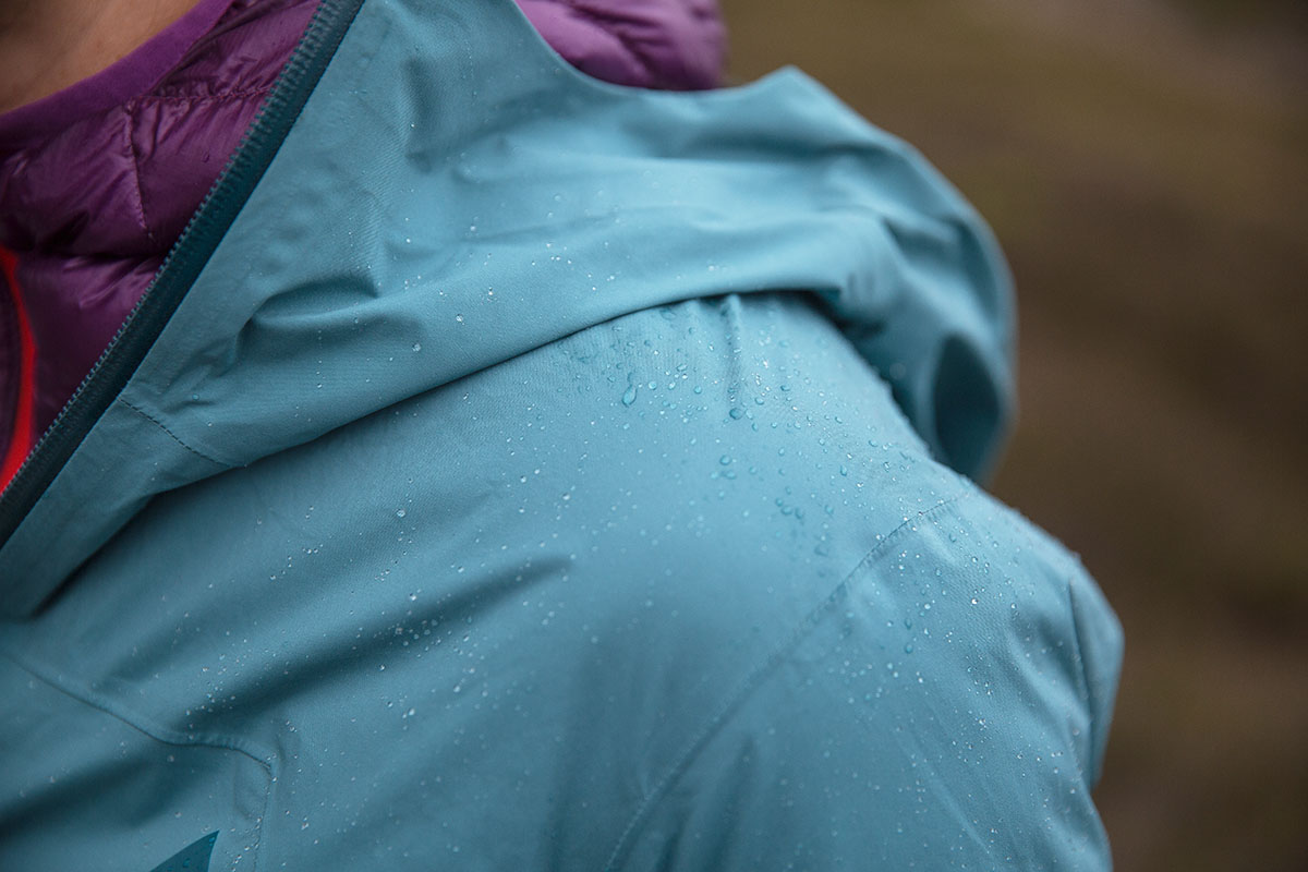 Black Diamond StormLine Stretch (water beading up on shoulder)